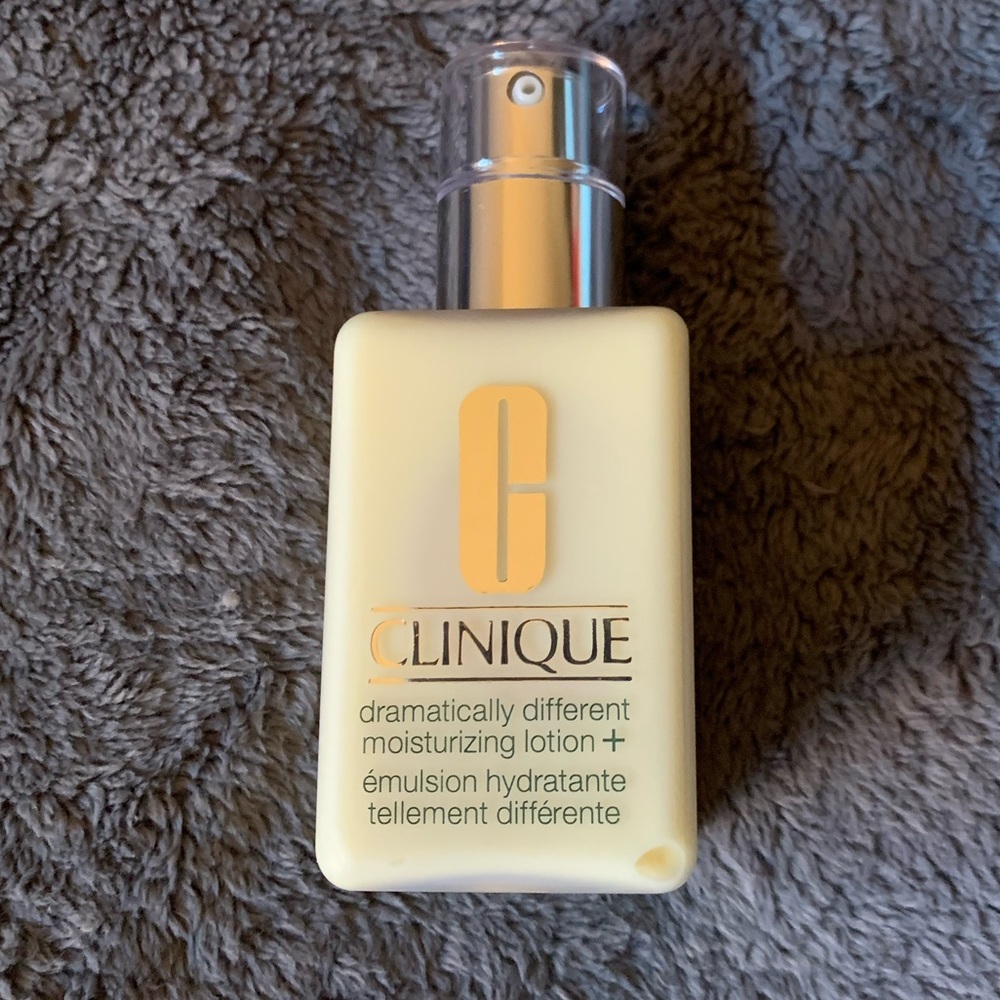 Clinique | dramatically different moisturizing lotion + w/ pump | 4.2 oz | New